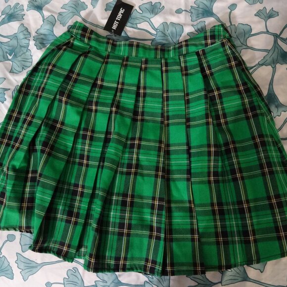 HOT TOPIC Size S Green Plaid Skort Buckles Shorts Skirt School Y2K Academia - Picture 3 of 6